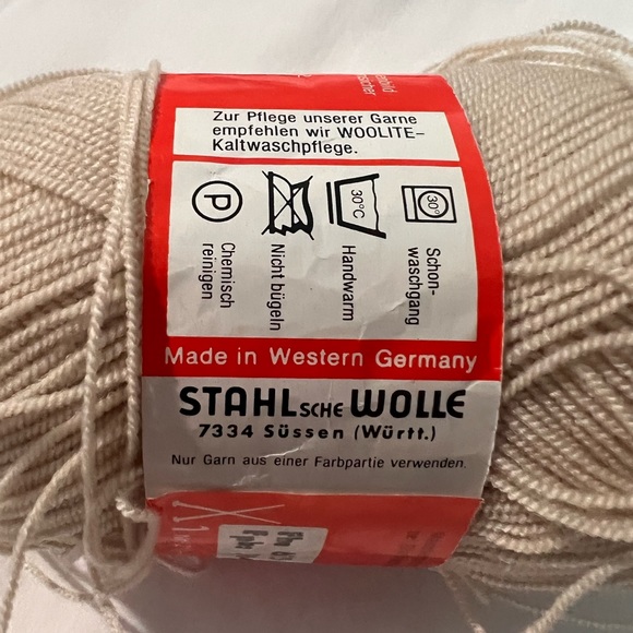 New Stahl Sche Wolle AMORE  Color BEIGE 100% ACRYLIC 50g Skein - Picture 3 of 5